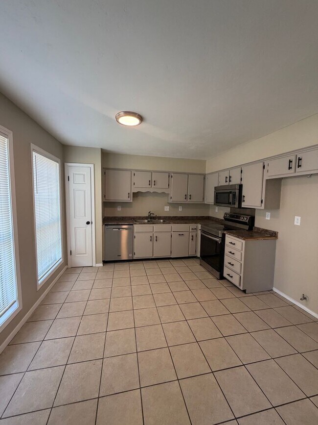 Building Photo - 6975 Wesley Ct