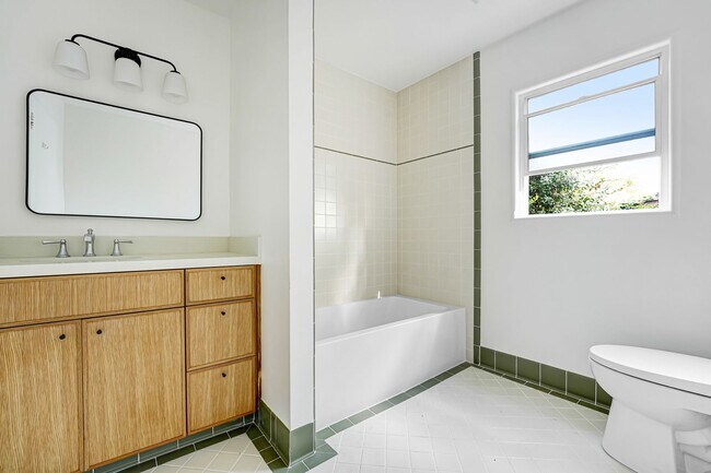 Building Photo - Newly updated 2-Bedroom 1-Bath Residence in the Heart of Los Feliz