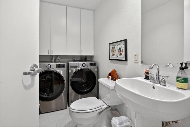 Building Photo - 877 Island Ave