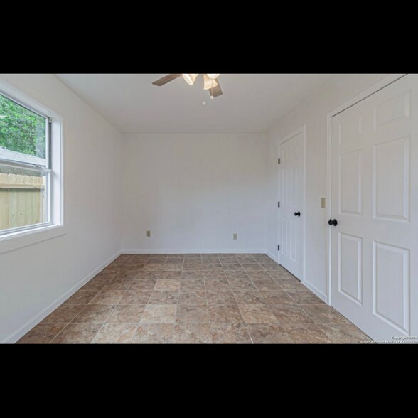 Building Photo - 210 N San Jacinto St