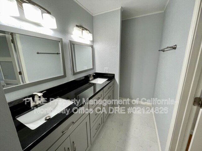 Building Photo - 211 Ridgeview Dr