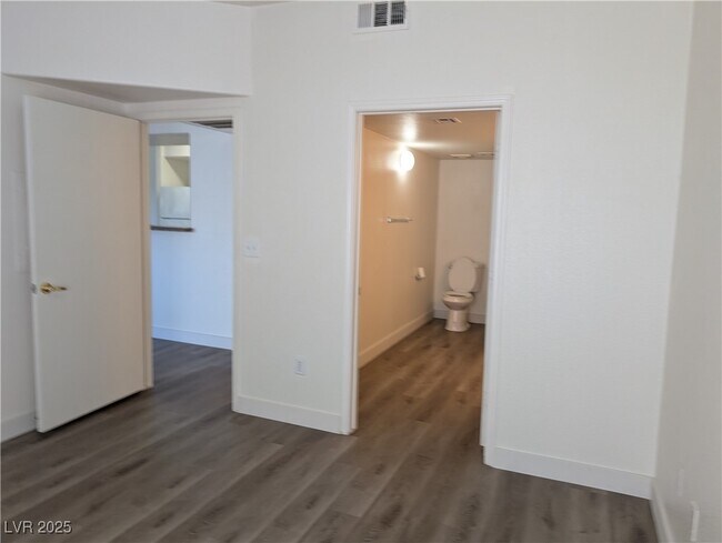 Building Photo - 7255 W Sunset Rd