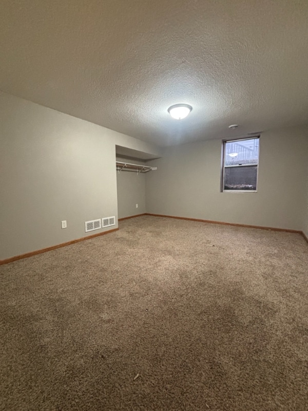 Building Photo - 814 6th Ave S