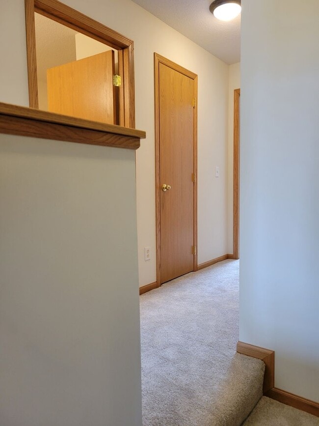 Building Photo - 2 Level Townhouse