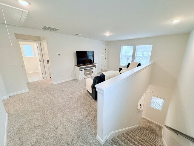 Building Photo - 220 Coulter Ct