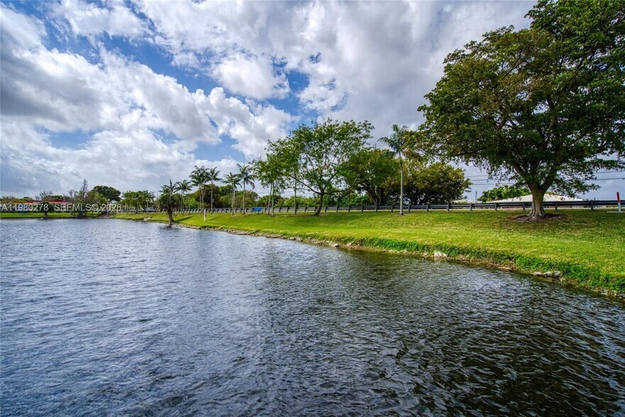 Building Photo - 2327 NW 52nd Ct