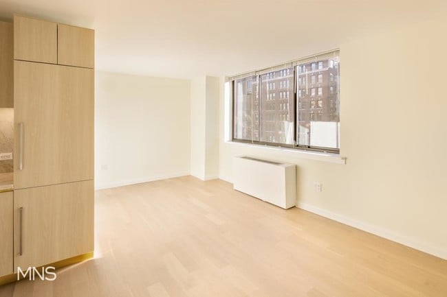 Building Photo - 250 West 19th Street
