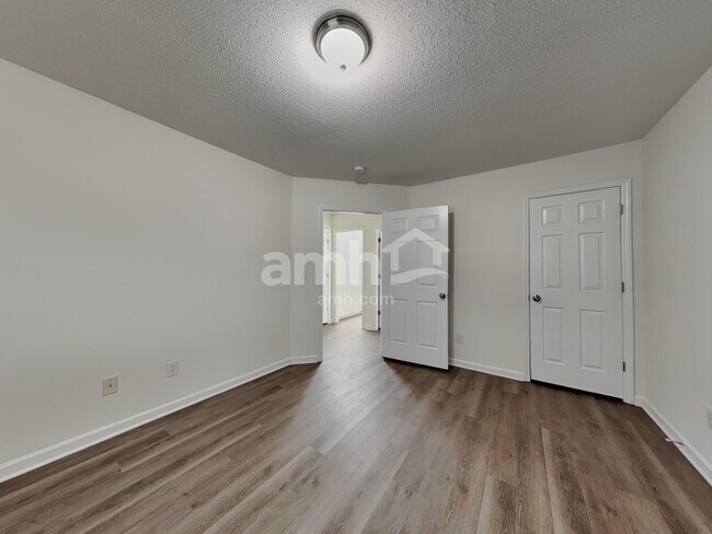Building Photo - 5640 Regent Village Dr