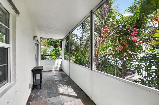 Building Photo - 310 S J St