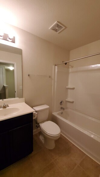 Upstairs bathroom - 12323 Skyview Amber Court