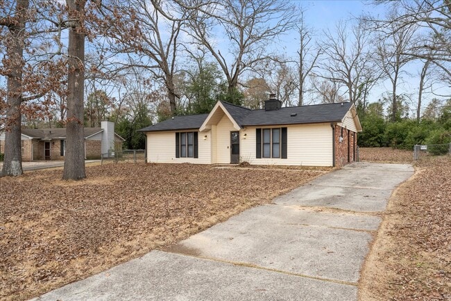 Building Photo - 2357 Basswood Dr