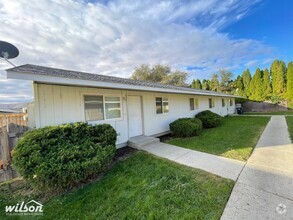 Building Photo - 3bd/2ba Duplex with Two Car Garage in Unio...