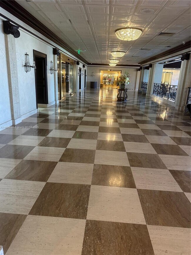 Building Photo - 2030 S Ocean Dr