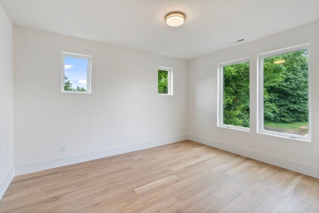 Building Photo - 129 French St