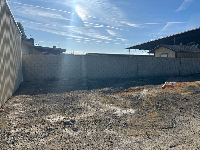 Building Photo - 11465 Ave 200