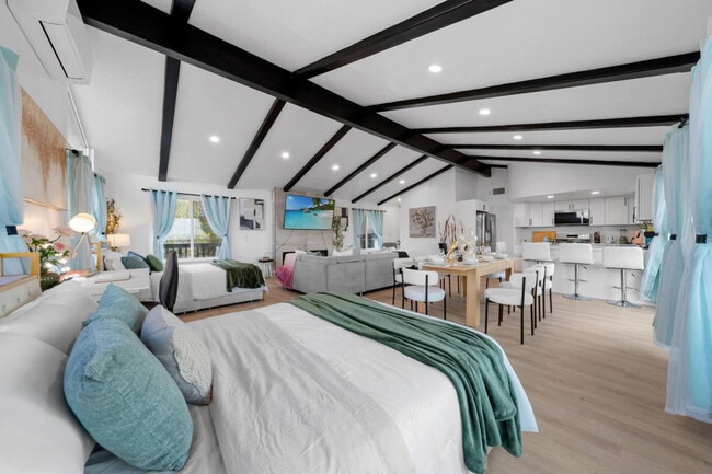 Building Photo - 5048 Bluff Pl