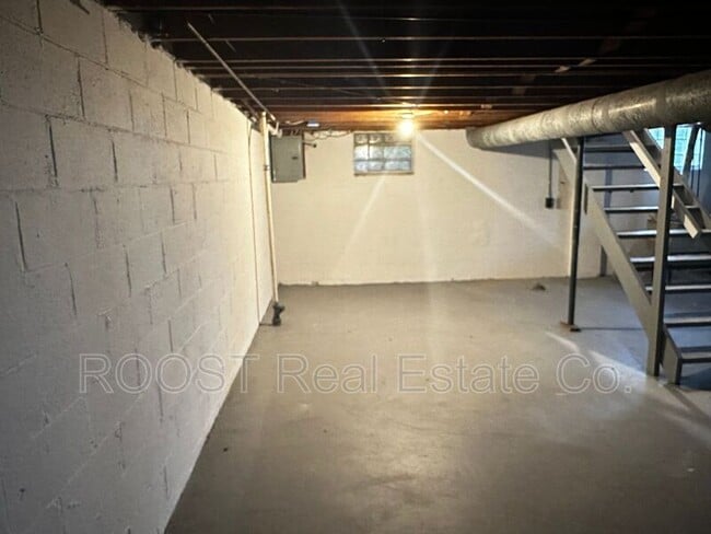 Building Photo - 1547 Garling Ave