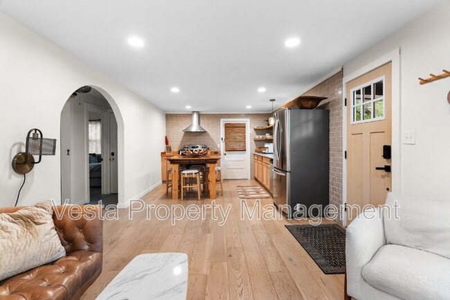 Building Photo - 435 Reems Creek Rd