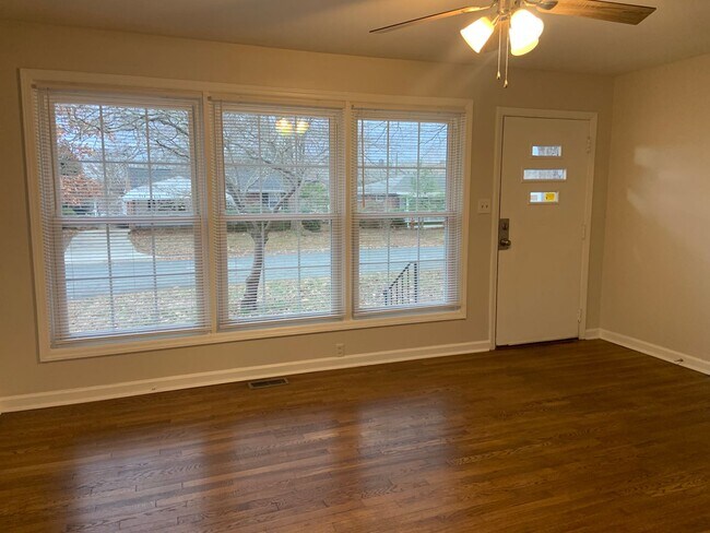 Building Photo - Renovated 3 Bedroom across from Golden Gat...