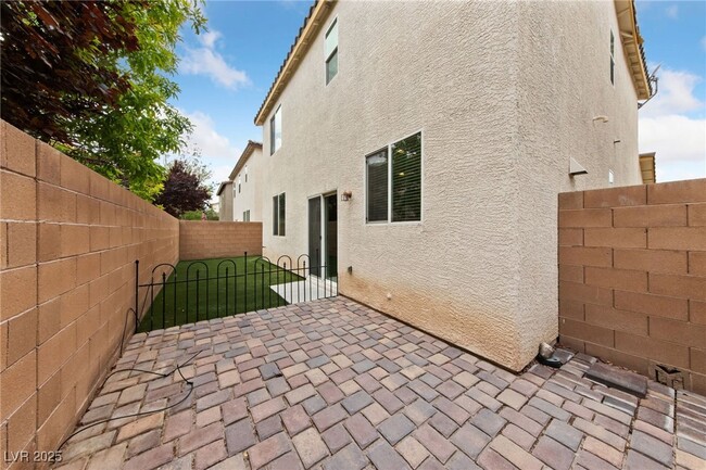 Building Photo - 10966 Sardinia Sands Dr