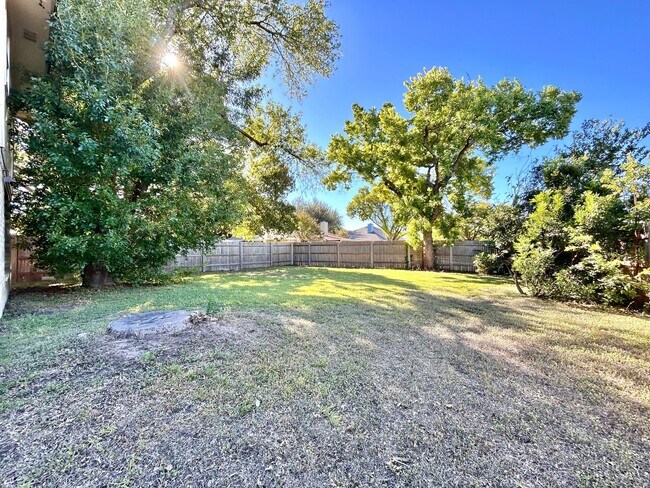 Building Photo - Spacious 3/BR 3.5/BA Two-Story Home with P...