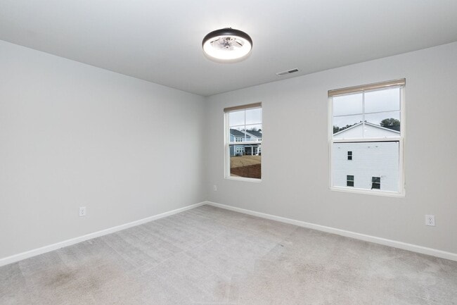 Building Photo - Move In Ready Three Bedroom Home!