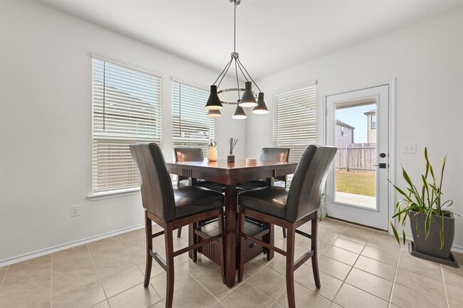 Building Photo - 217 Summit Dr