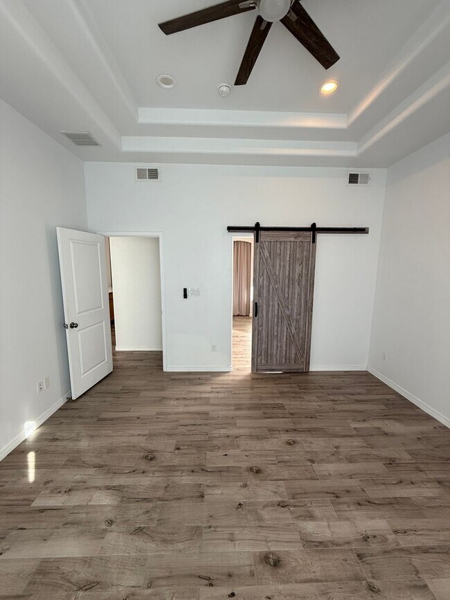 Building Photo - Beautiful home in Sonoma Springs! 4bed, 2.5 baths