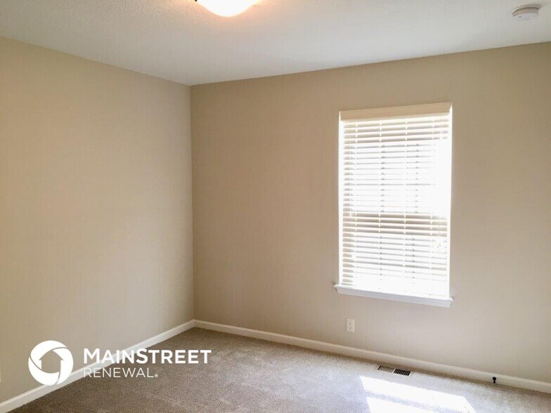 Building Photo - 516 S Poplar St