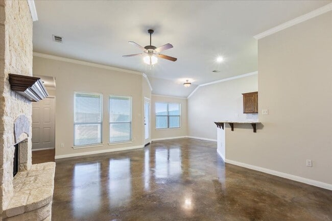 Building Photo - 3BR / 2BA Duplex in Hewitt, Texas | Midway ISD