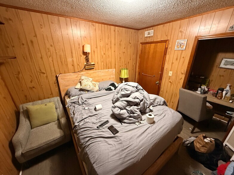 Building Photo - Room in House on Dupree St