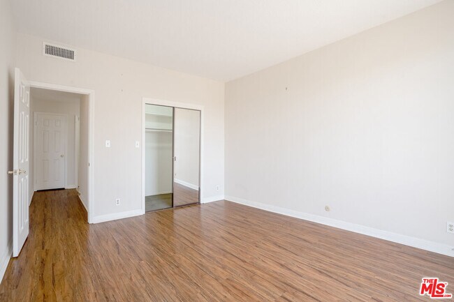 Building Photo - 447 La Fayette Park Pl