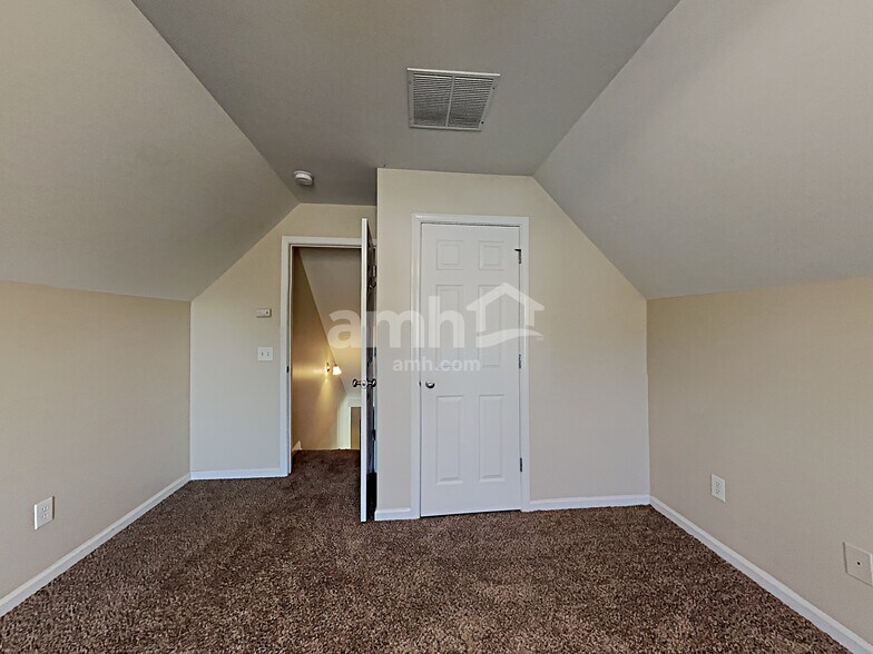 Building Photo - 3815 Hawk Tail Dr