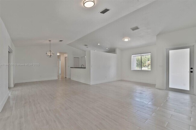 Building Photo - 15250 SW 154th Ave