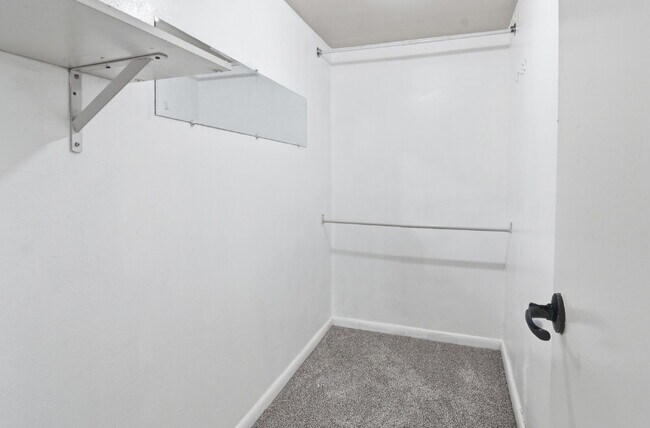 Building Photo - $1,440.95 with $300 off the first month's rent, 1 Bed - 1 Bath, Condo in Aurora with Washer and D...