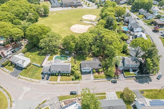 Building Photo - 20 Fieldstone Dr