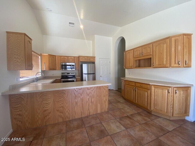 Building Photo - 3271 Briarwood Dr