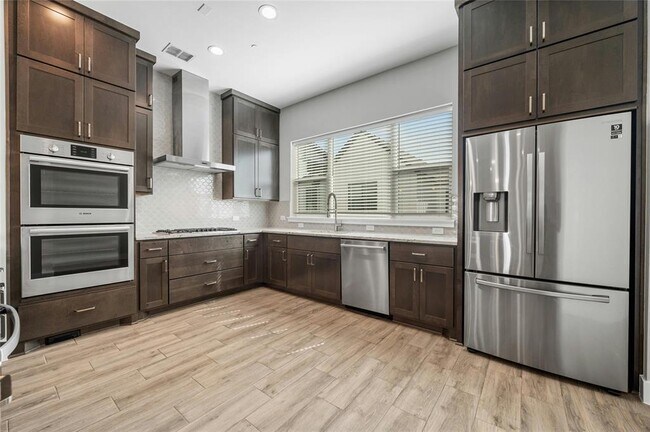 Building Photo - 4204 Elevator Dr