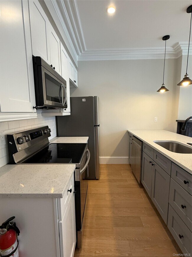 Building Photo - 194 Lander St