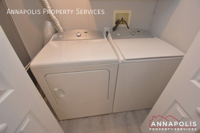 Building Photo - 544 Francis Nicholson Way