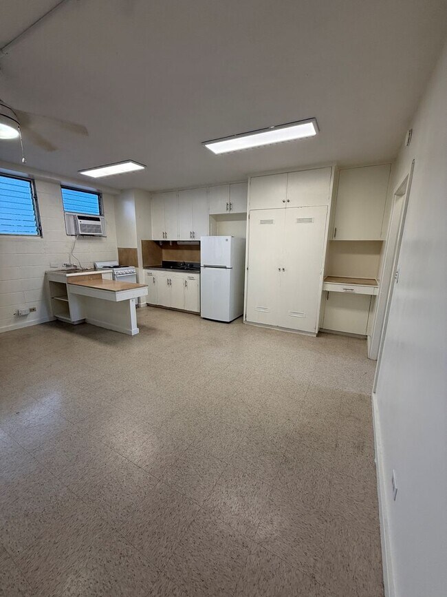 Building Photo - 1808 Liliha St