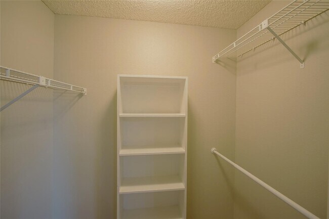 Building Photo - 202 Lakeview Terrace