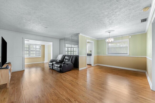 Building Photo - 8000 Lagos De Campo Blvd