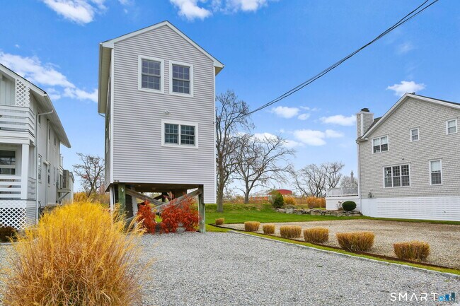 Building Photo - 1236 Fairfield Beach Rd