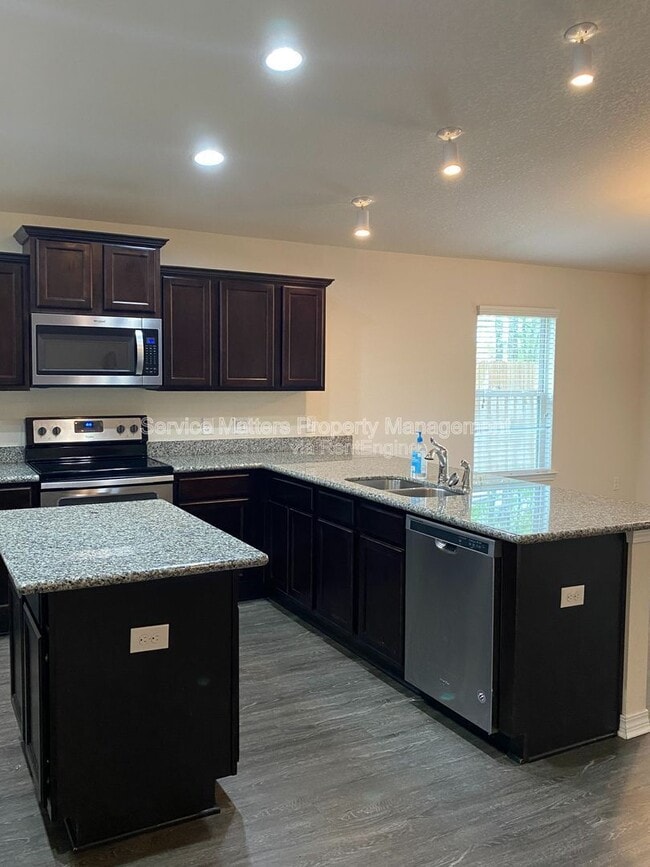 Building Photo - 5652 Peach Dr