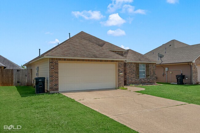 Building Photo - 521 Linnhurst Dr
