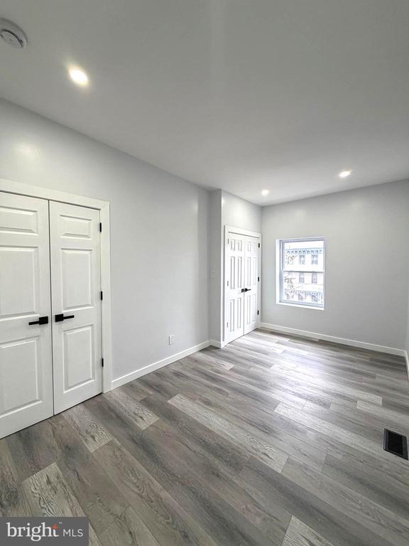 Building Photo - 330 N 2nd St