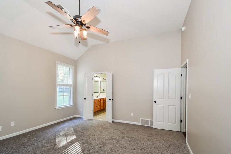 Building Photo - 4894 Shadow Cove