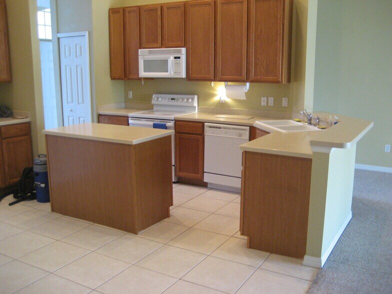 Kitchen 1 - 3924 Hollow Crossing Dr