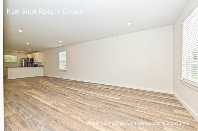 Building Photo - 504 12th Ave NE